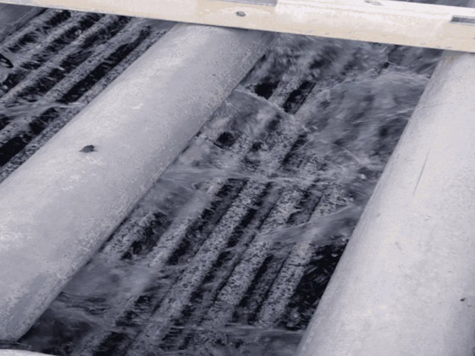 Data centre cooling system with scale build-up before QEQI® treatment — Amsterdam