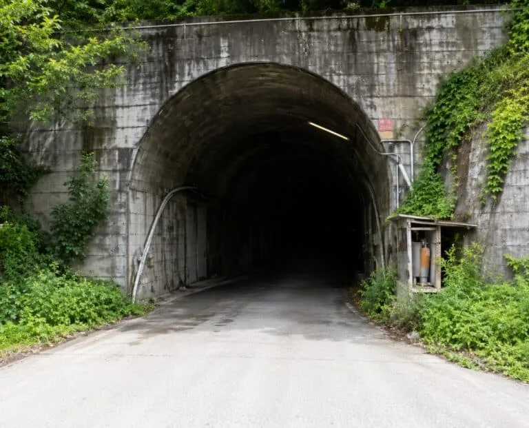 Mine tunnel entrance – gypsum mine pump scaling case study, Italy