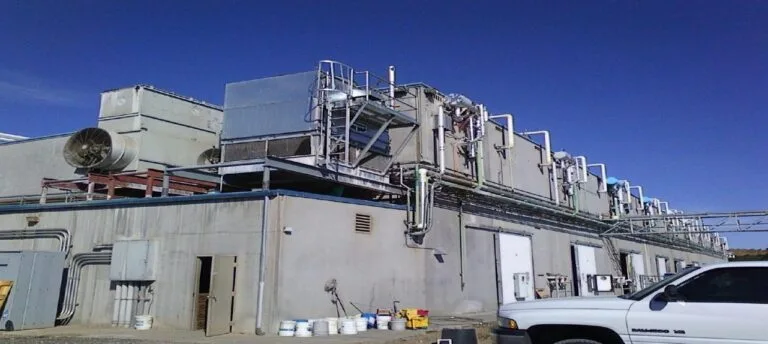 Cold storage building with rooftop condensers at G and G Orchards, Yakima, QEQI® chemical-free condenser water treatment